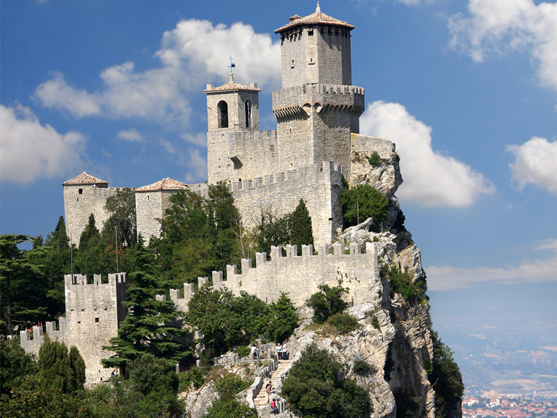  Rocca Della Guaita Castle