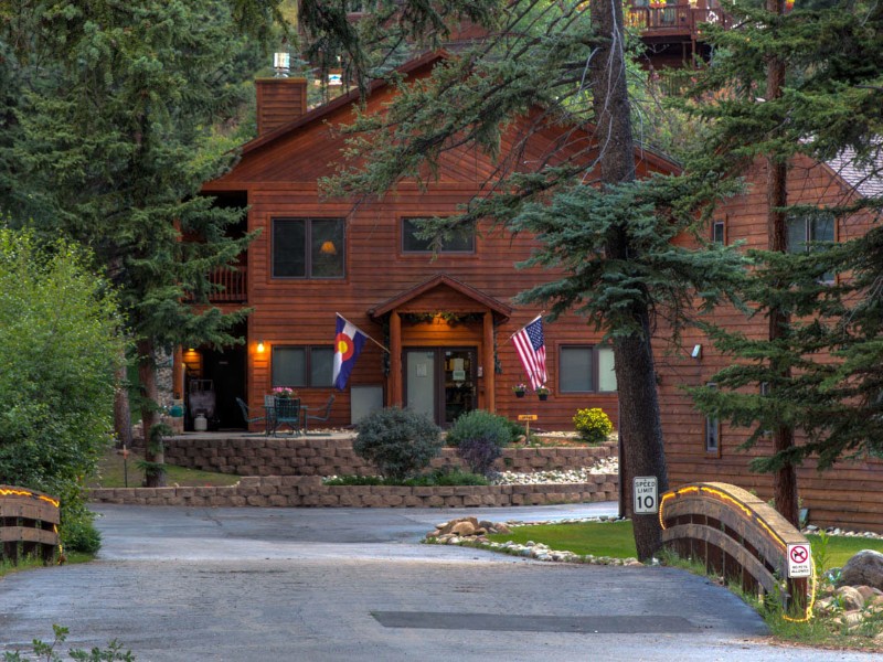 River Stone Resorts & Bear Paw Suites