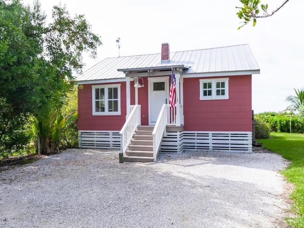 Private Historical Cottage with 60 Foot Dock on Sarasota Bay