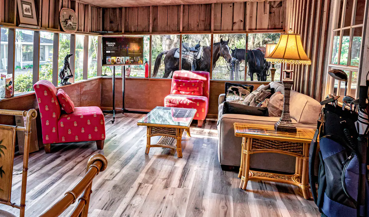 Charming Cabin with Free Horseback Riding, Petting Farm