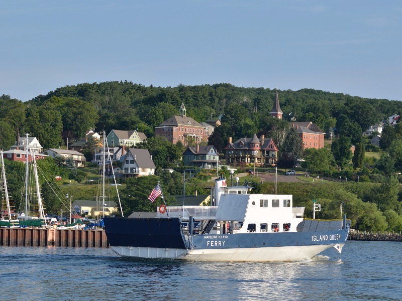 Ferry in front of Bayfield on Lake Superior