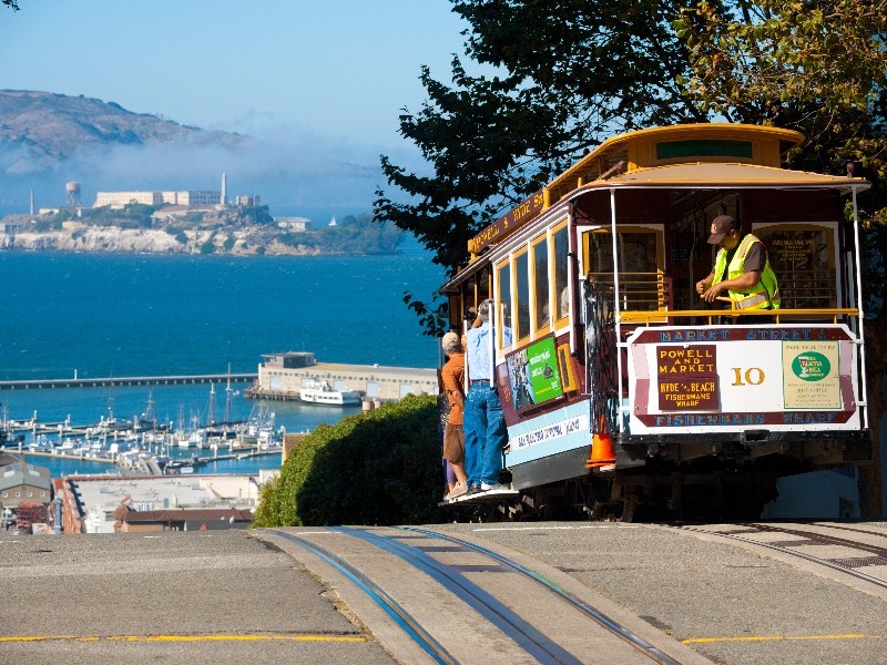 famous cable car, San Francisco