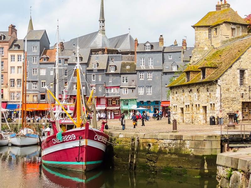 Old boat and medieval Lieutenancy building