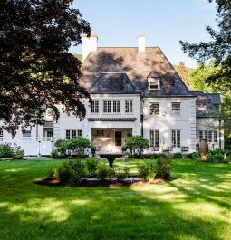 exterior of Inn on Putney Road Bed and Breakfast