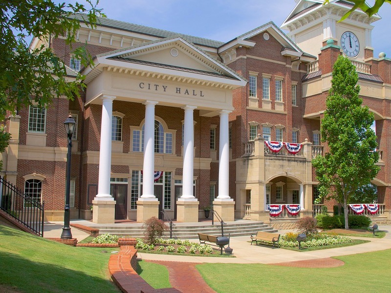 City hall building in Duluth