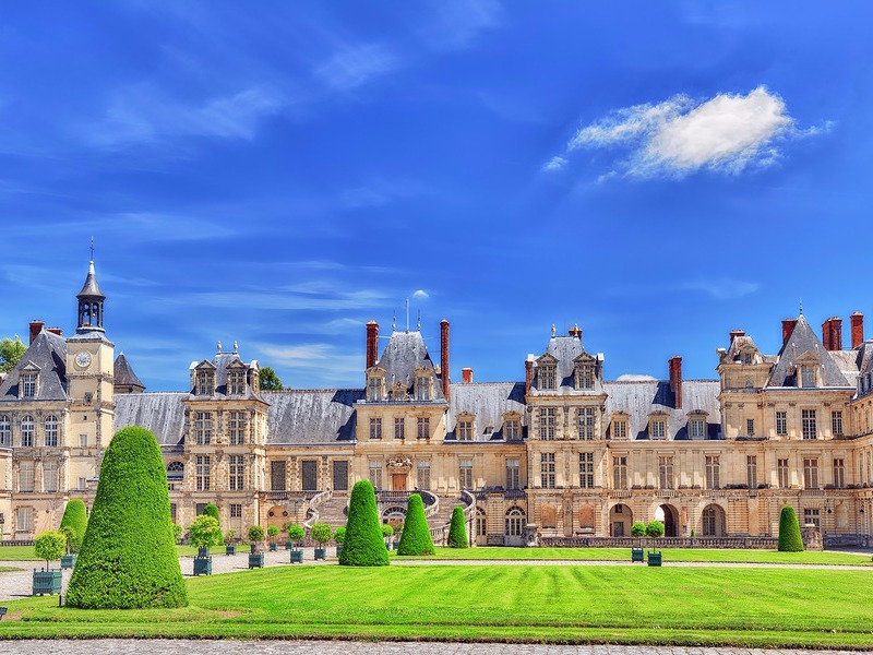 Chateau Fontainebleau and surrounding park