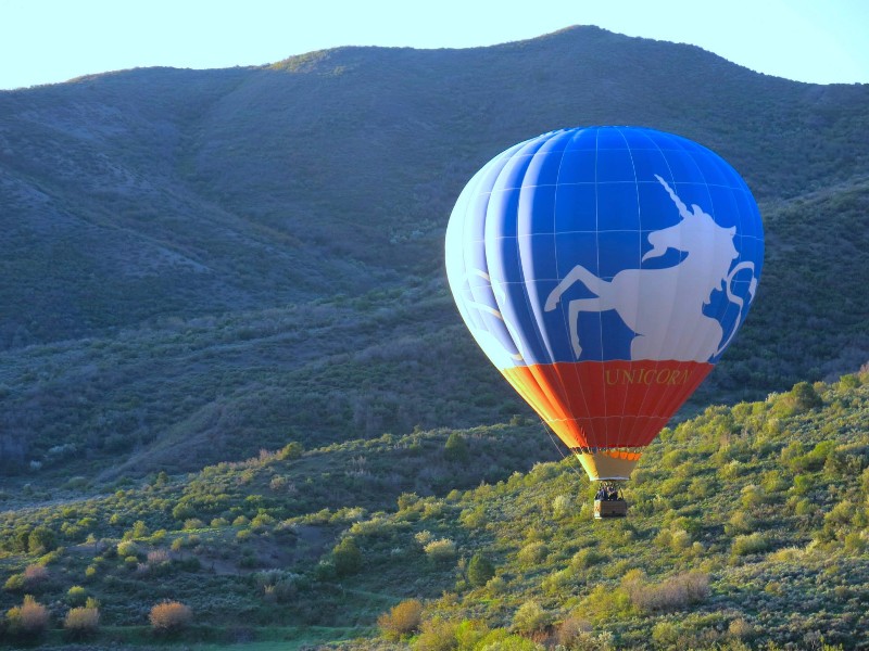 Hot air balloon over the Aspen area