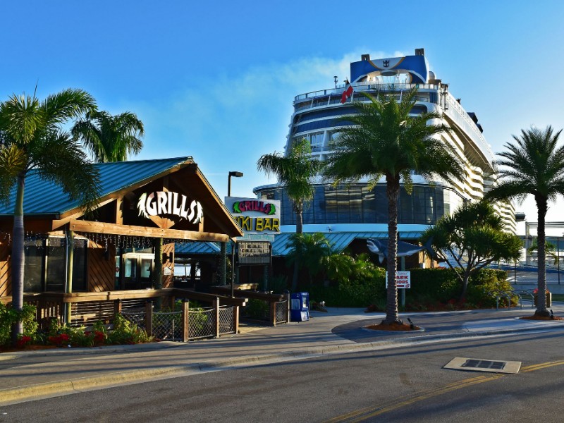 Grills Seafood Deck & Tiki Bar