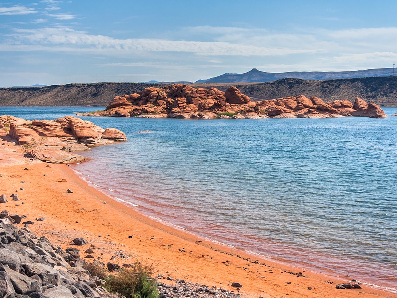 Water view at Sand Hollow State Park