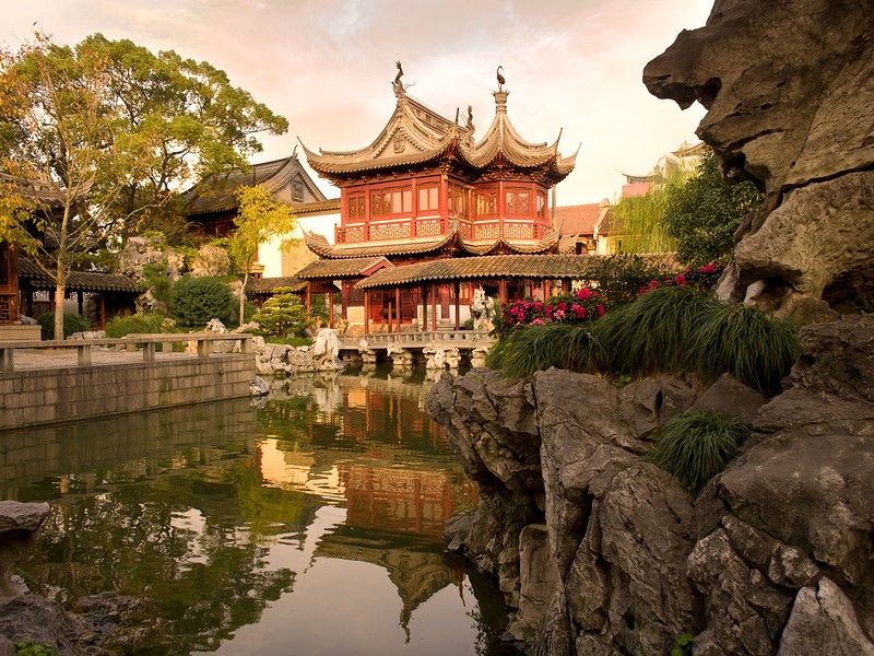 Pagoda at public gardens of Yuyuan Garden (Yu Garden), Old Town, Shanghai, China