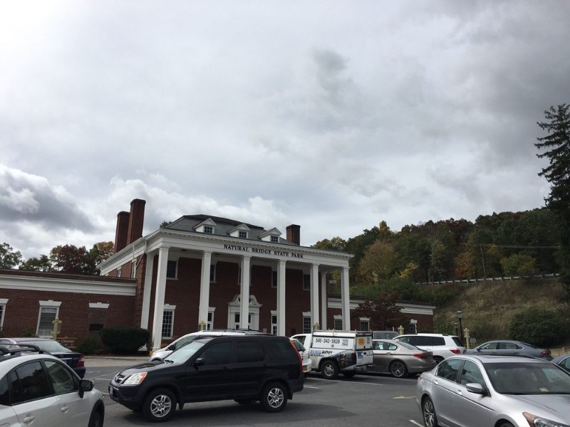 The Natural Bridge Gift Shop has themed souvenirs, as well as visitor information and a deli.