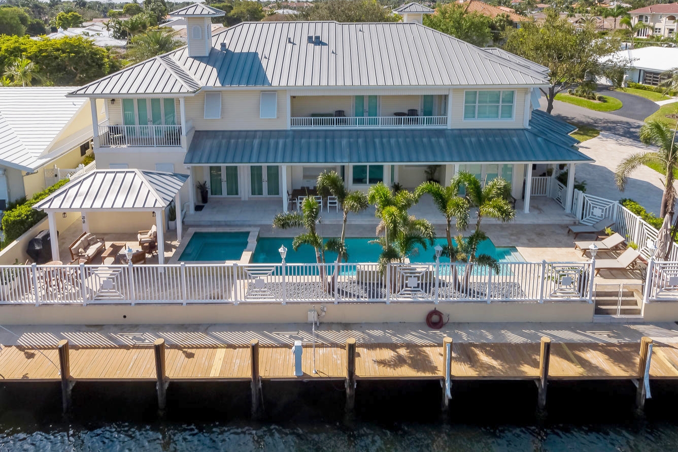 Tropical Waterfront Mansion, Steps to the Beach