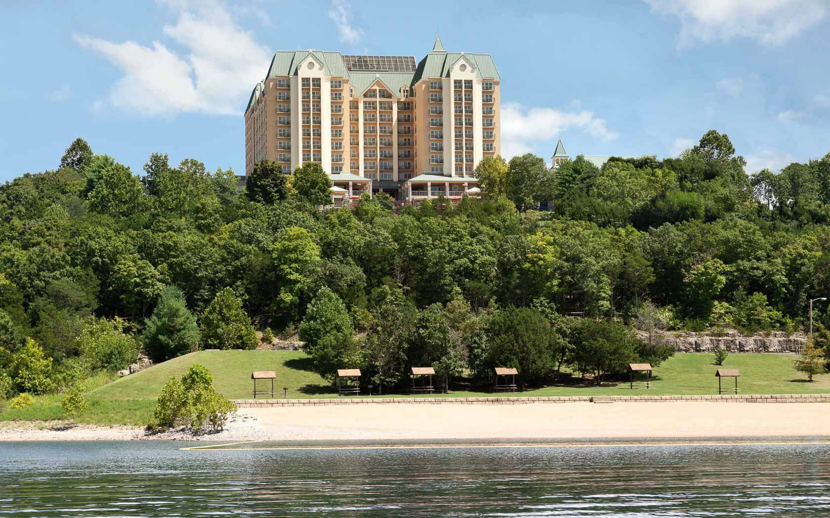 Chateau on the Lake, Branson