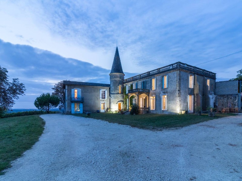 La Bastane Airbnb Castle, Rions, France