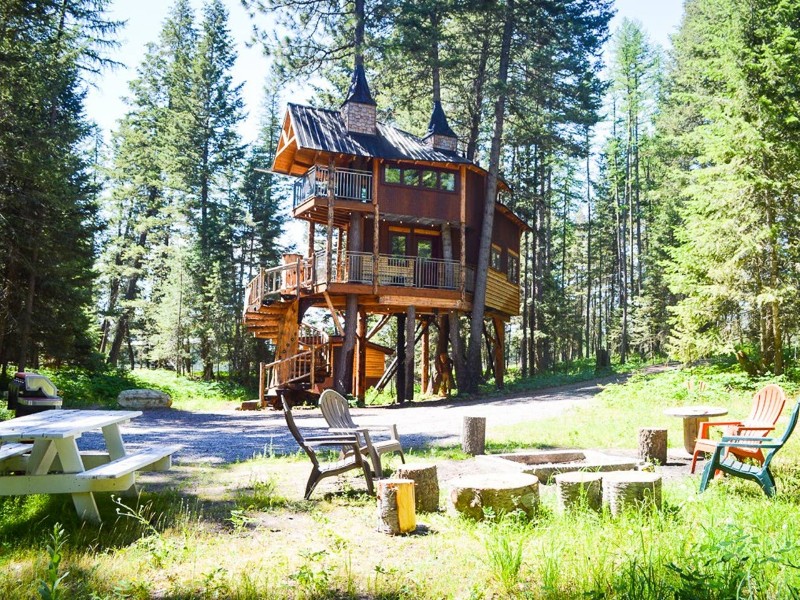 Montana Treehouse Retreat Near Glacier Park