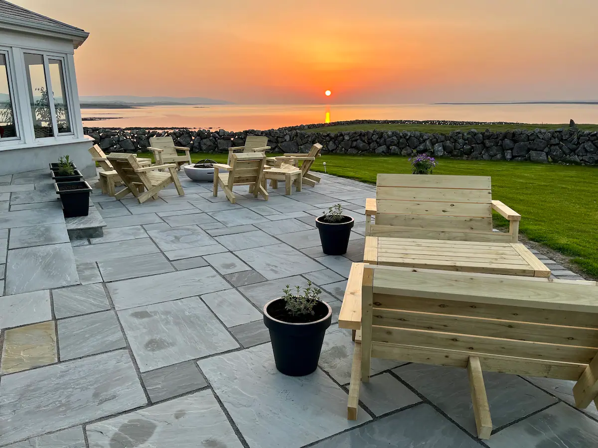 Beside-The-Tide Luxury on the Sea Near Kinvara