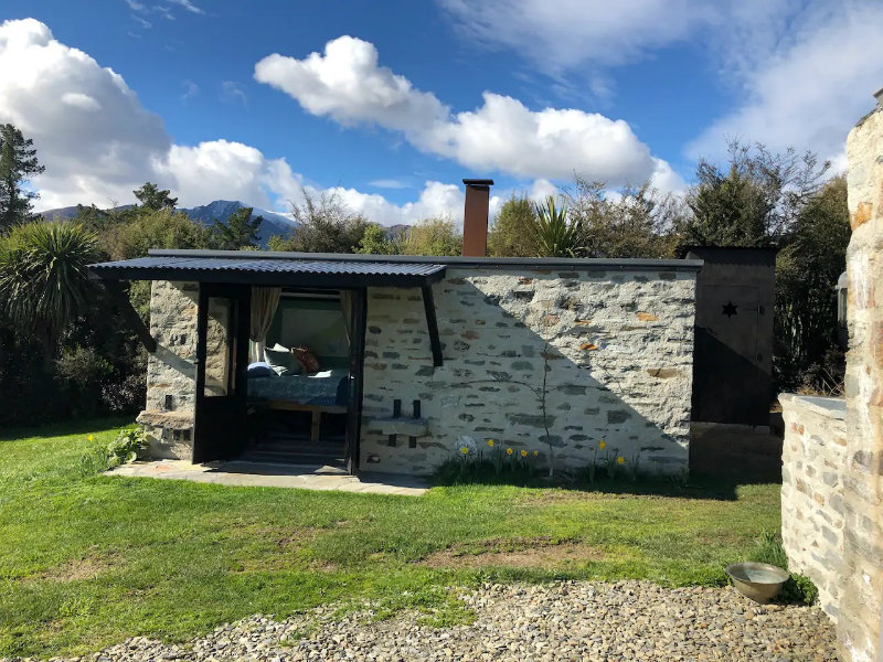 Cosy Stone Hut