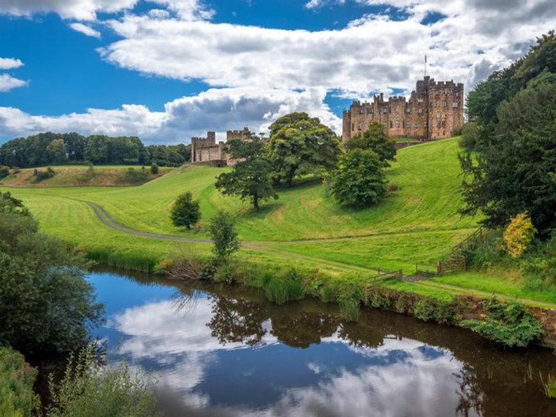 Alnwick Castle as Featured in Harry Potter and Scottish Borders Day Trip from Edinburgh