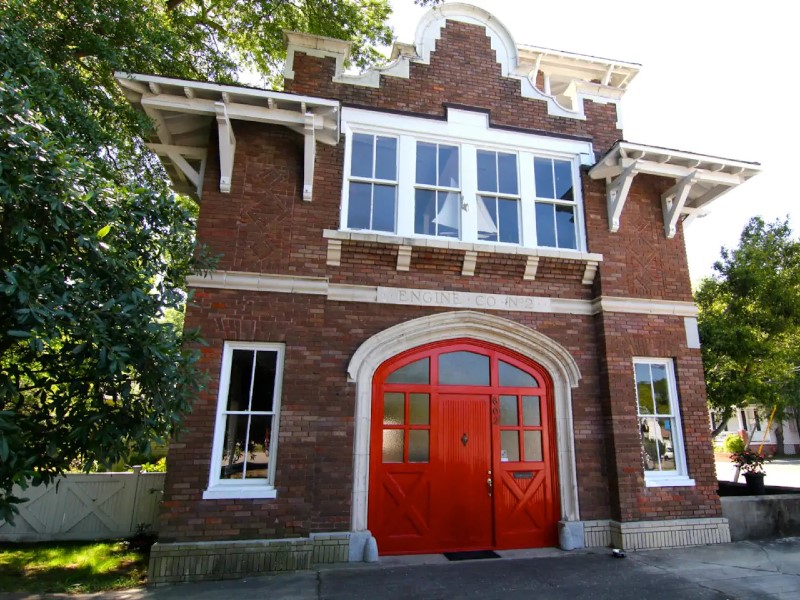 Beautiful Historic Firehouse Suite