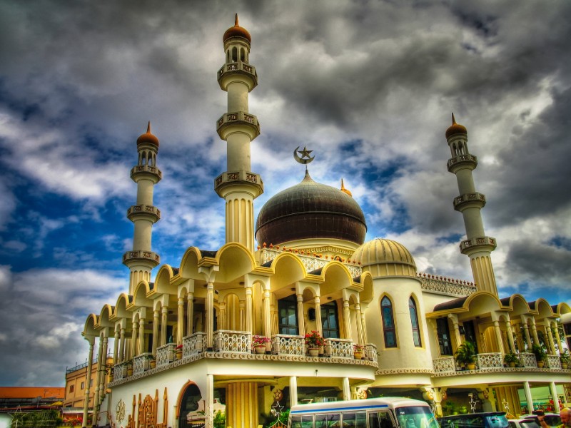 Exterior view to Keizerstraat mosque, Paramaribo, Suriname