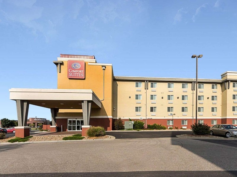 Exterior of Comfort Suites Wichita