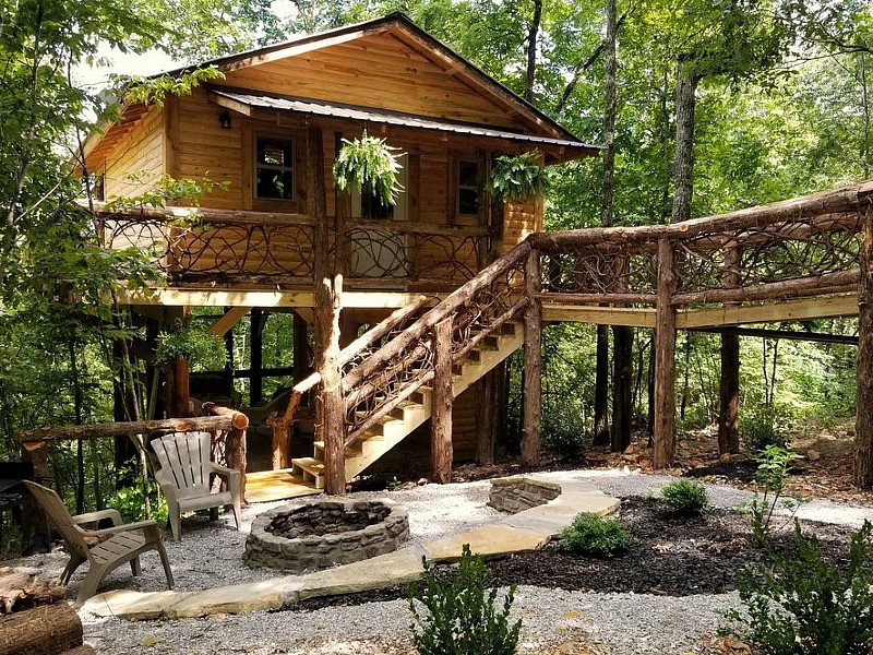 The 87Getaway Secluded Treehouse Escape