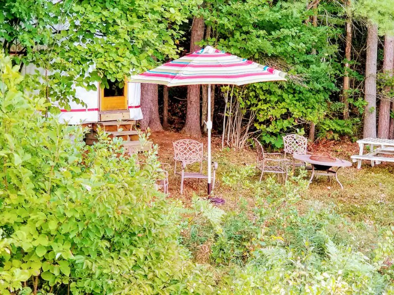 Romantic Yurt by the Water