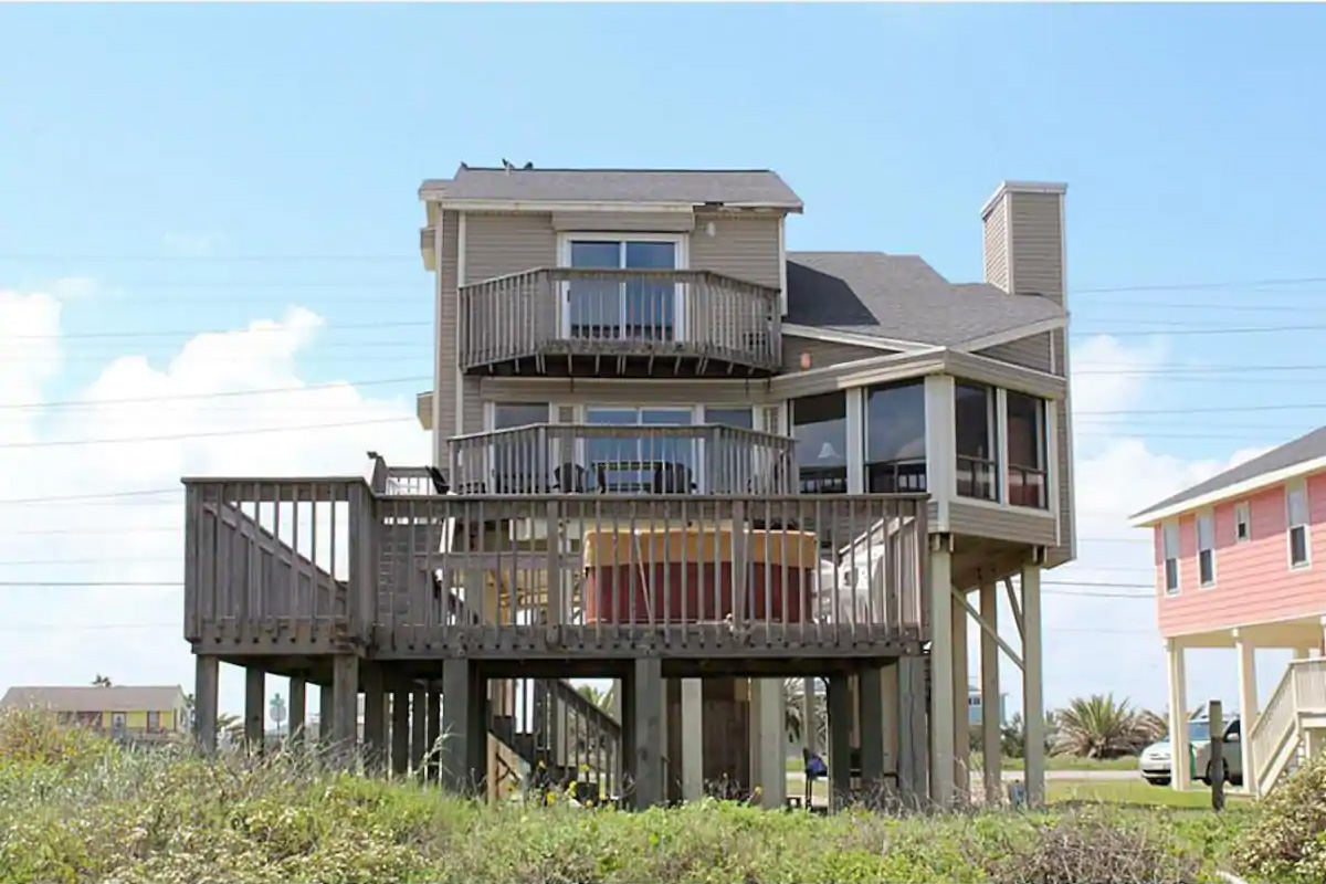 Beachfront-Galveston-House-with-Hot-Tub