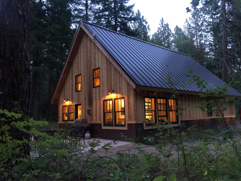 Newer Modern Cabin, Winthrop, Washington