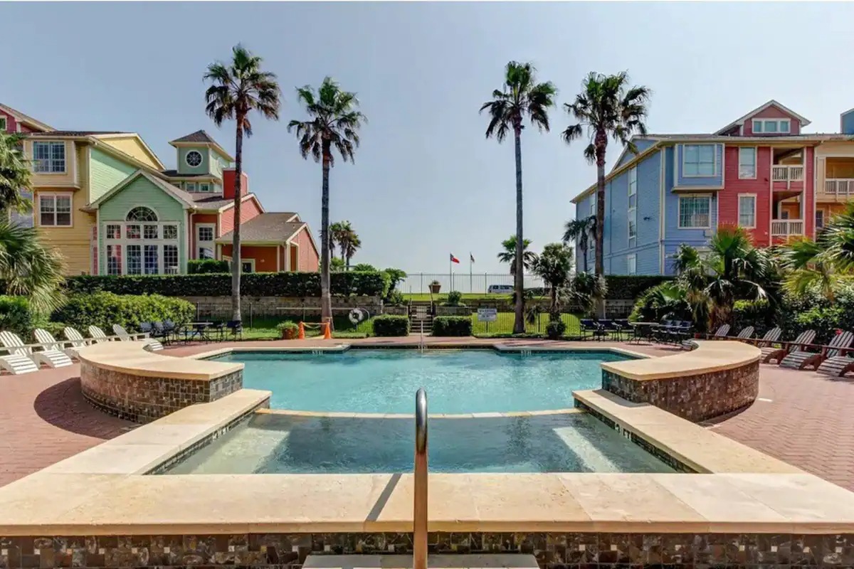 Poolside 1 Bedroom Cabana, Galveston