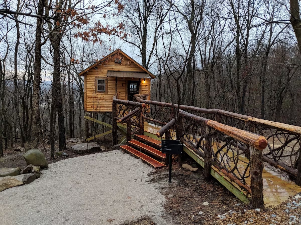 Private Mountain Side Treehouse With a View