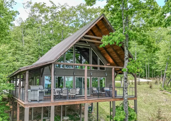 exterior of treetop cabin rental