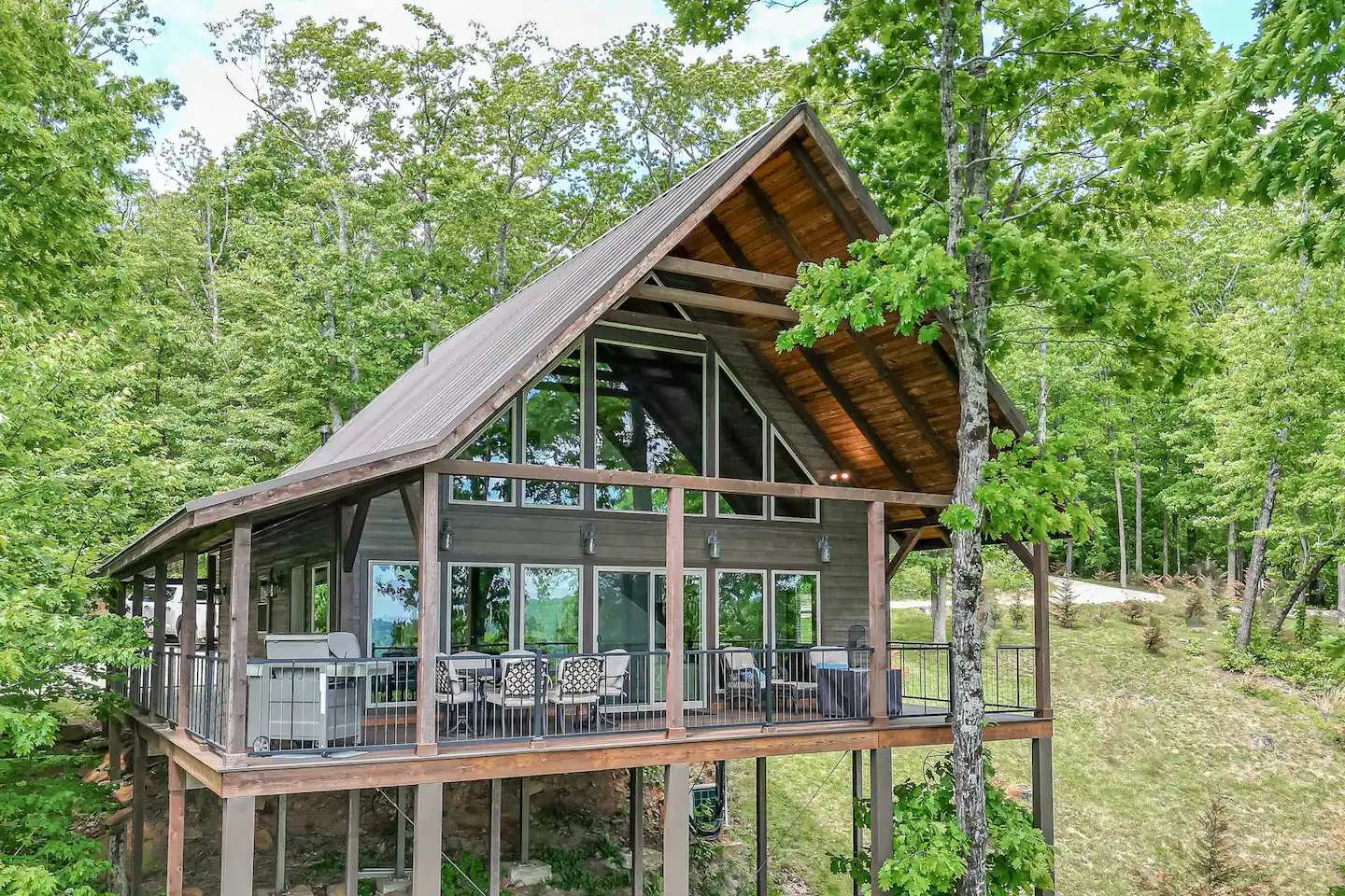 Stunning, Luxurious Treetop Cabin