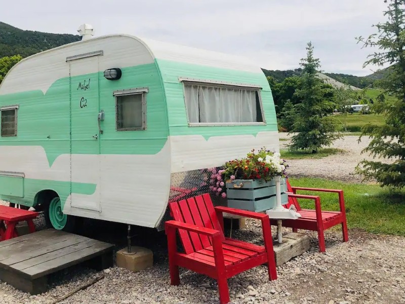 Exterior of 1950's Retro Camper (Mabel)