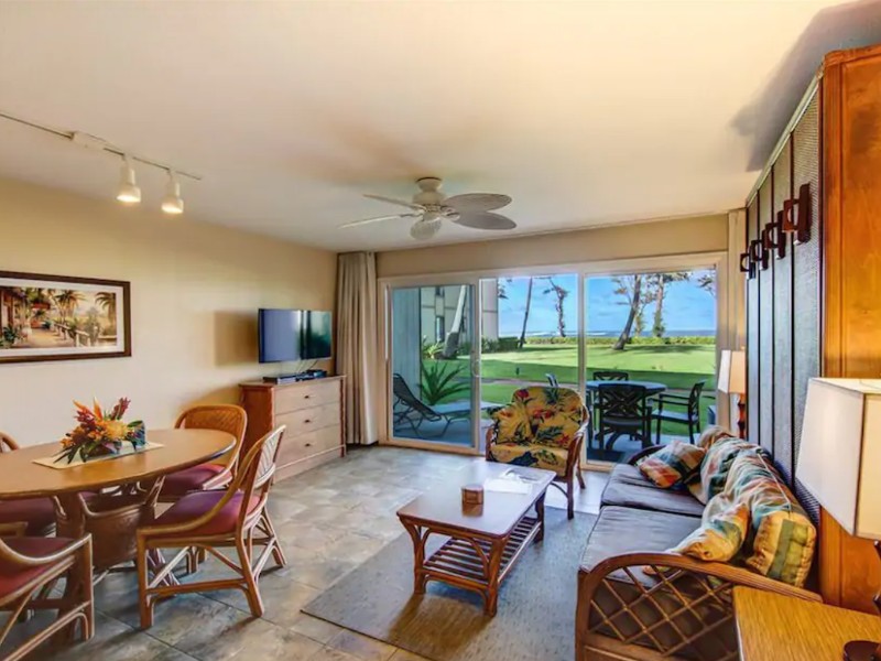 Breezy Oceanfront Walkout Pono Kai Condo for 4