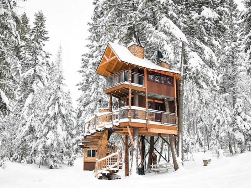 Treehouse Winter Wonderland, Columbia Falls, Montana