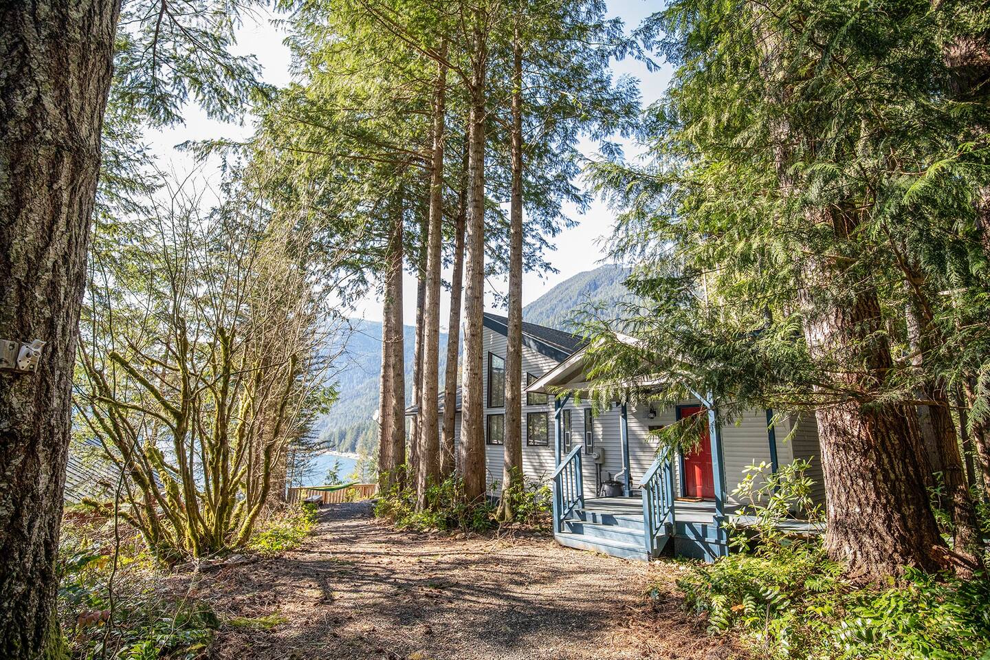 Lake Cushman, Private Dock, Stunning View, Kayaks