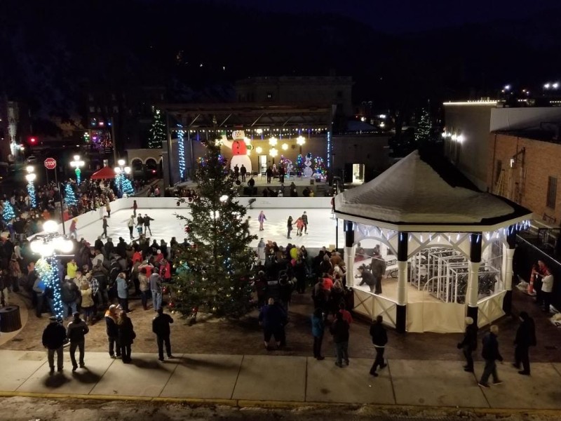 Community Christmas Tree Lighting at Outlaw Square!