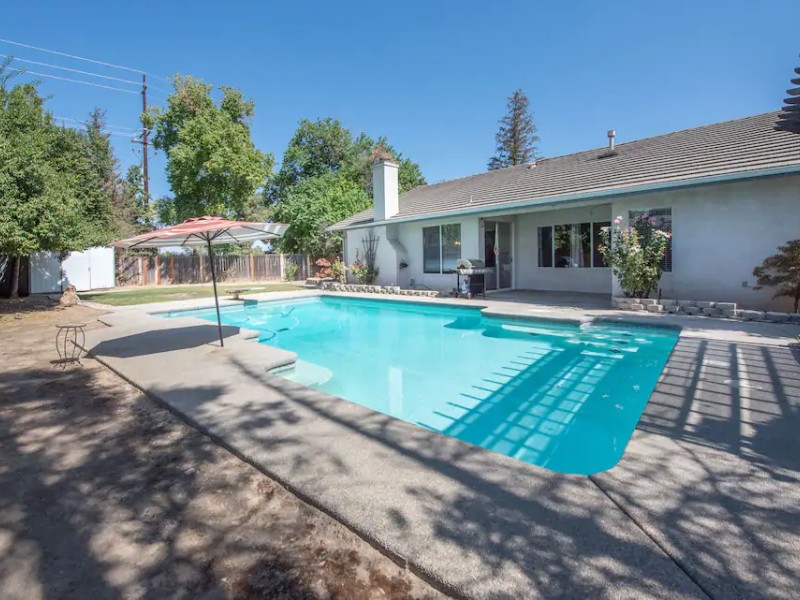 4bd Home with POOL in Fresno/near Clovis & Airport
