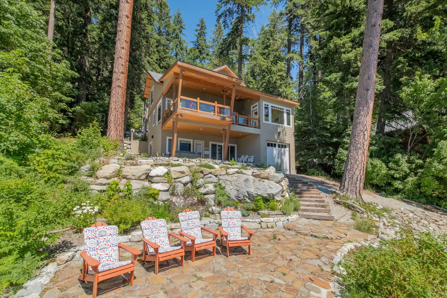 Lazy Bear Lodge on Lake Wenatchee with Hot Tub & Dock