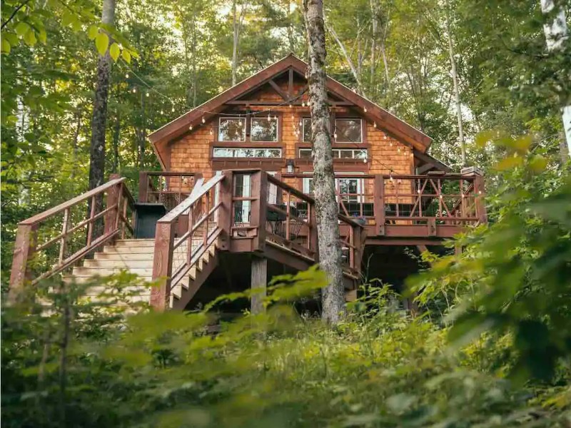 Luxury Treehouse Next to Dog Mountain