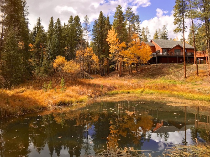 Mountain Lodge with Daily Wildlife Sightings