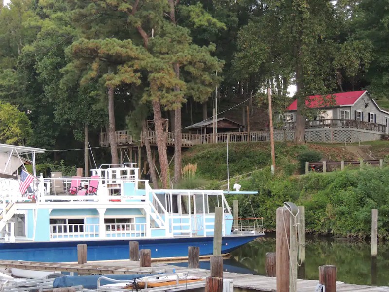 View of Warm, Cozy and Comfortable Houseboat in Gated Marina