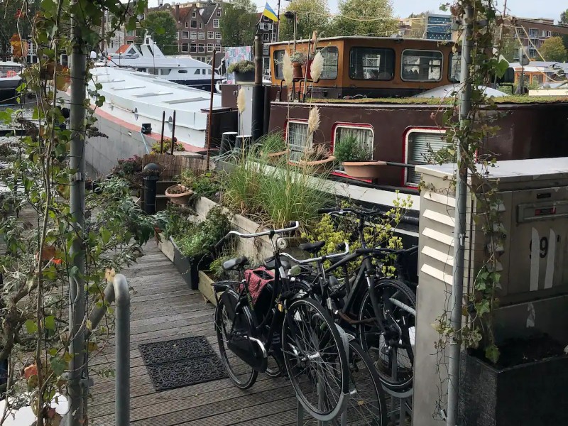 Houseboat Stay in Private and Cozy Studio + Two Bikes