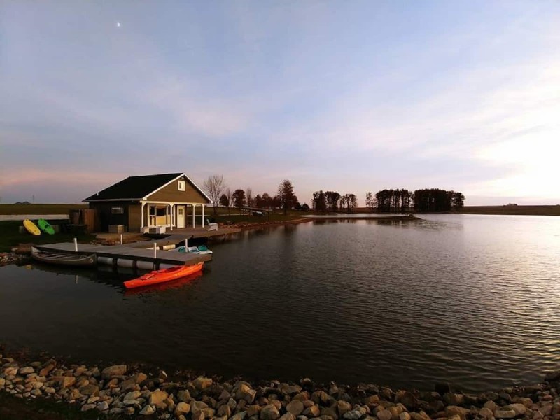 Private Lakehouse on 5-acre lake, Enjoy Nature