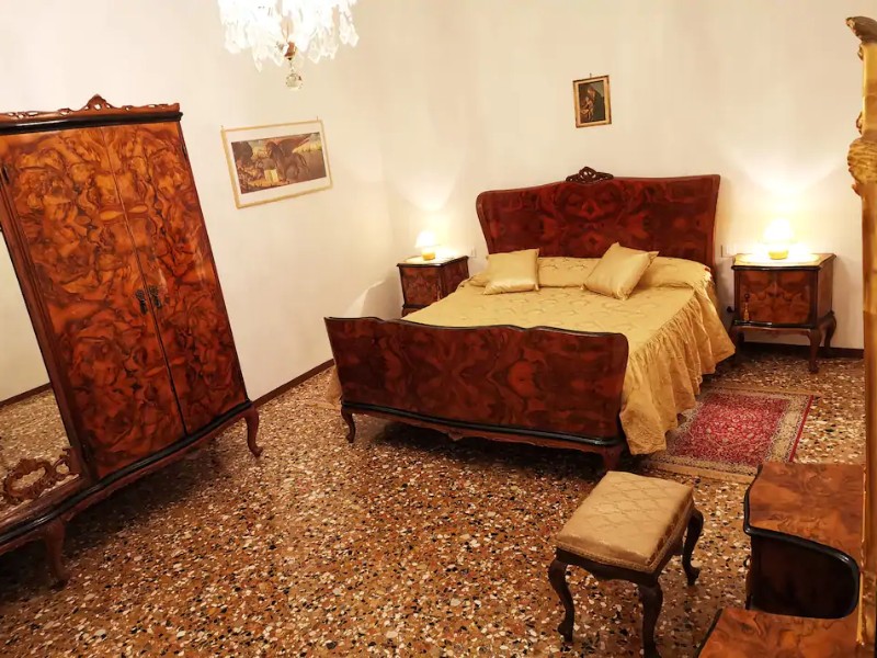 Bedroom at CA' LETIZIA Authentic Classic Venice Apartment