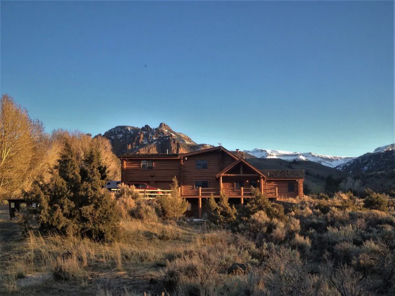 Canyon Creek Cabin Bed & Breakfast