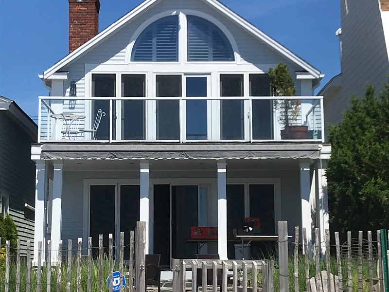 Stunning direct waterfront beach house!