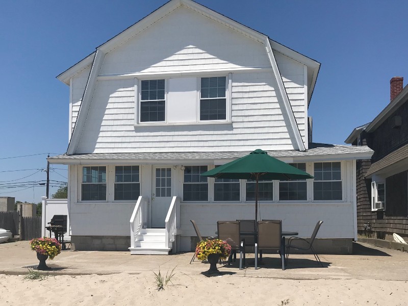 Amazing Beach House on Fairfield Beach