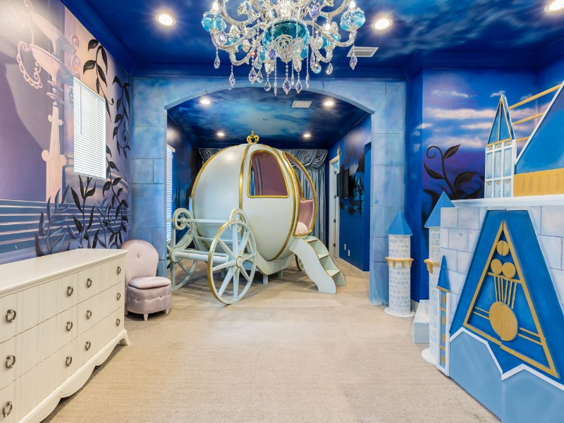 Mansion with Cinderella & Star Wars Themed Rooms - Kissimmee, Florida